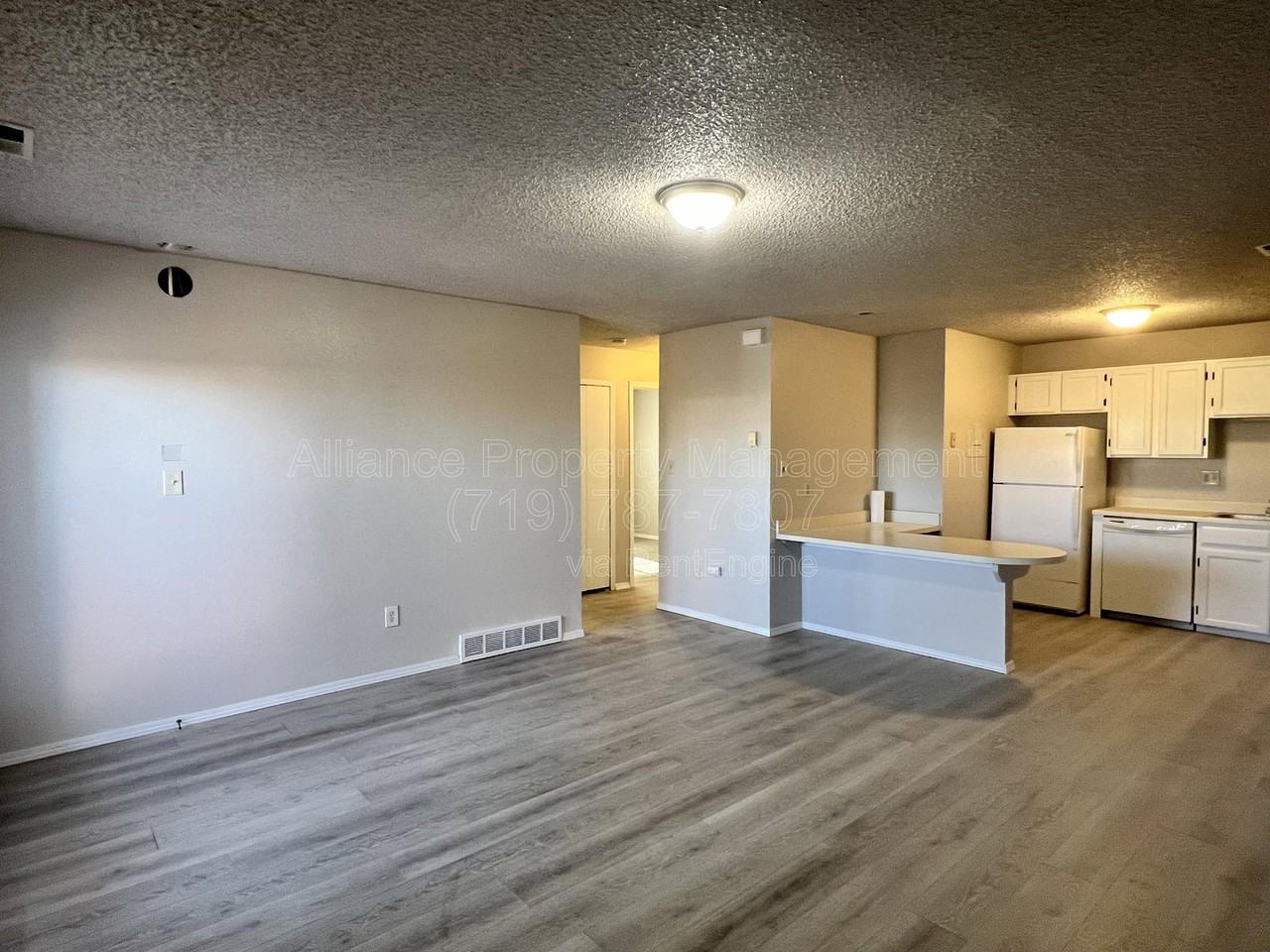 4427 Hunting Meadows Cir - Photo 5 of 21