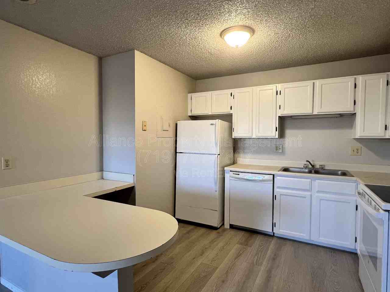 4427 Hunting Meadows Cir - Photo 7 of 21