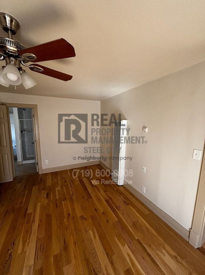 902 W 11th St #4 - Photo 6 of 11