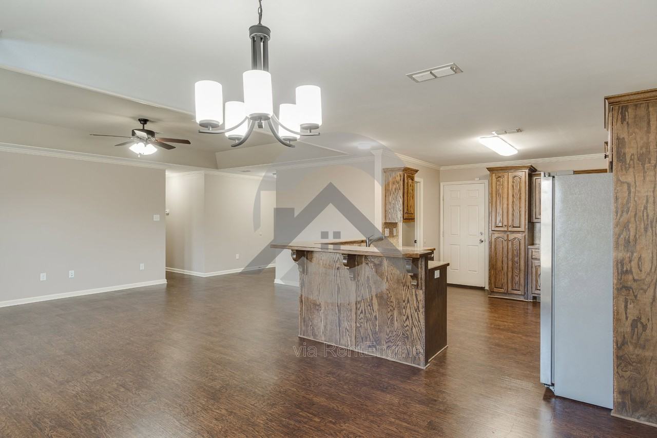 2405 Canterbury Ln - Photo 4 of 14