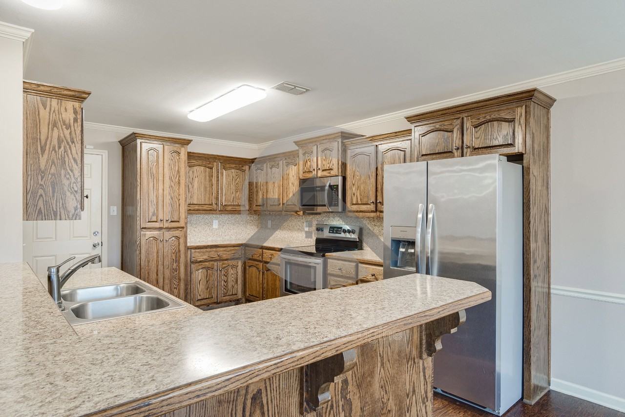 2405 Canterbury Ln - Photo 5 of 14