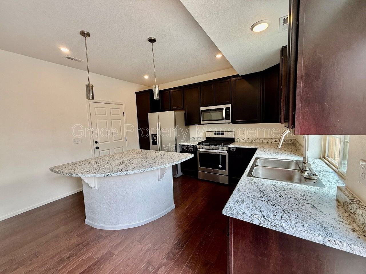 10569 Waco St - Photo 6 of 20