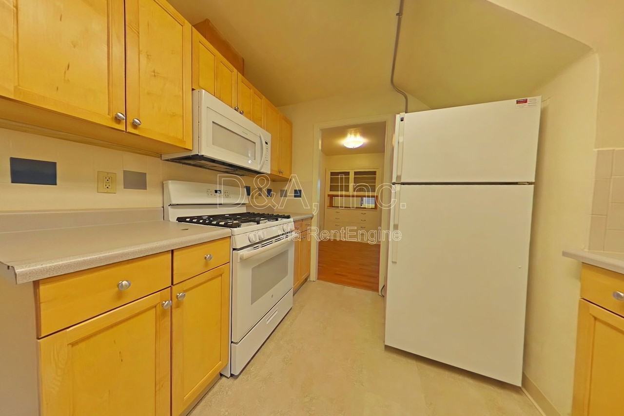 541 Nw 18th St - Photo 5 of 14