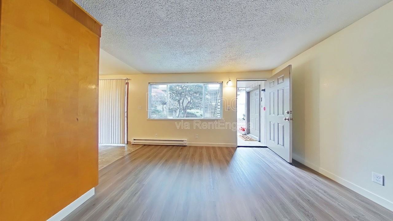 2201 Nw Grant Ave #2 - Photo 2 of 9