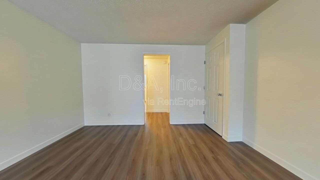 2201 Nw Grant Ave #2 - Photo 3 of 9