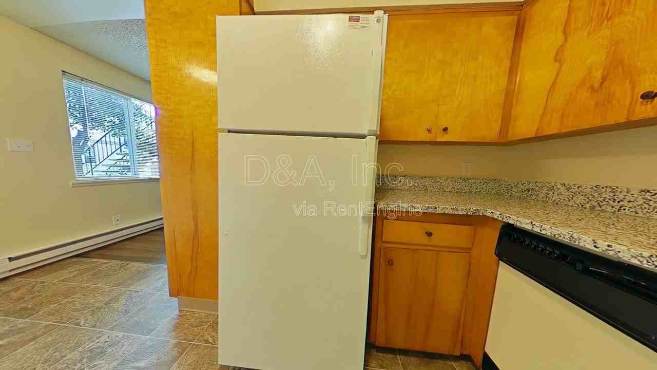 2201 Nw Grant Ave #2 - Photo 5 of 9