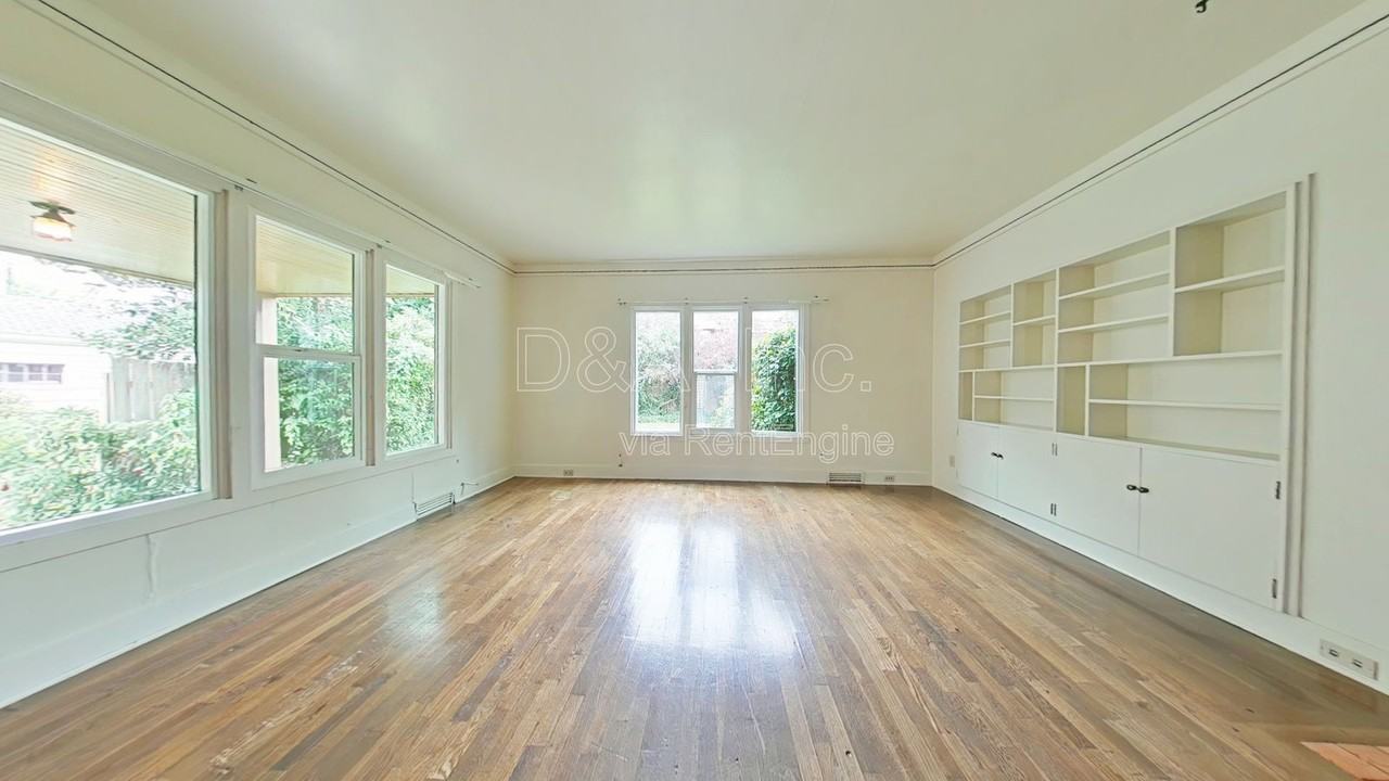 310 Sw 7th St - Photo 2 of 24