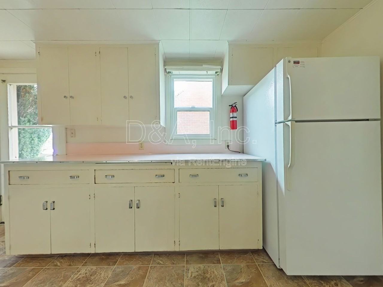 310 Sw 7th St - Photo 4 of 24