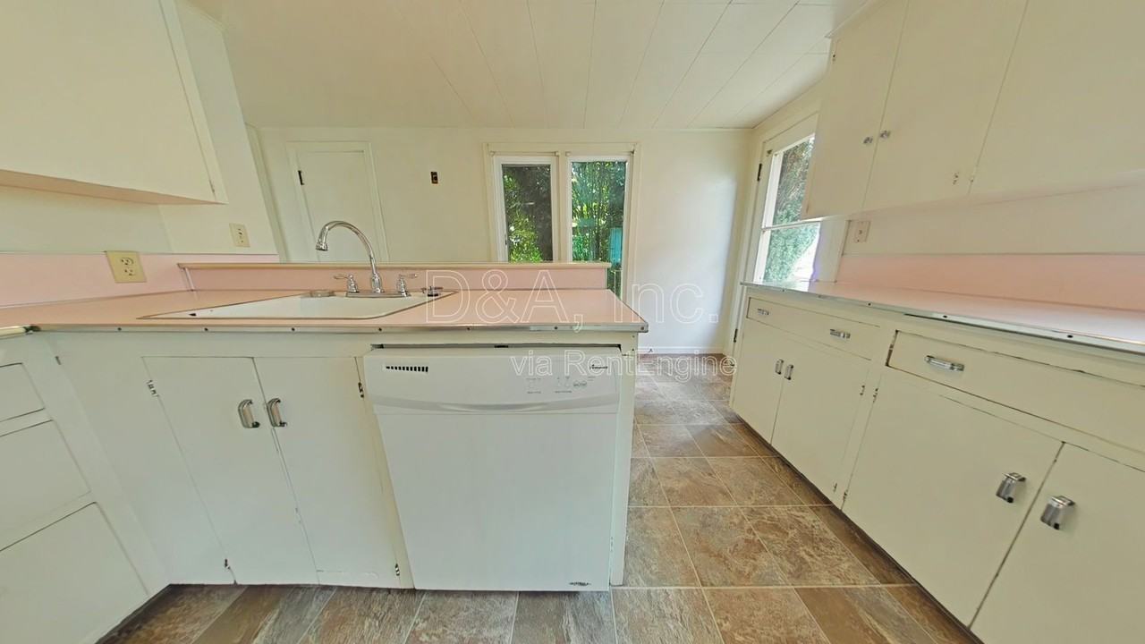 310 Sw 7th St - Photo 5 of 24