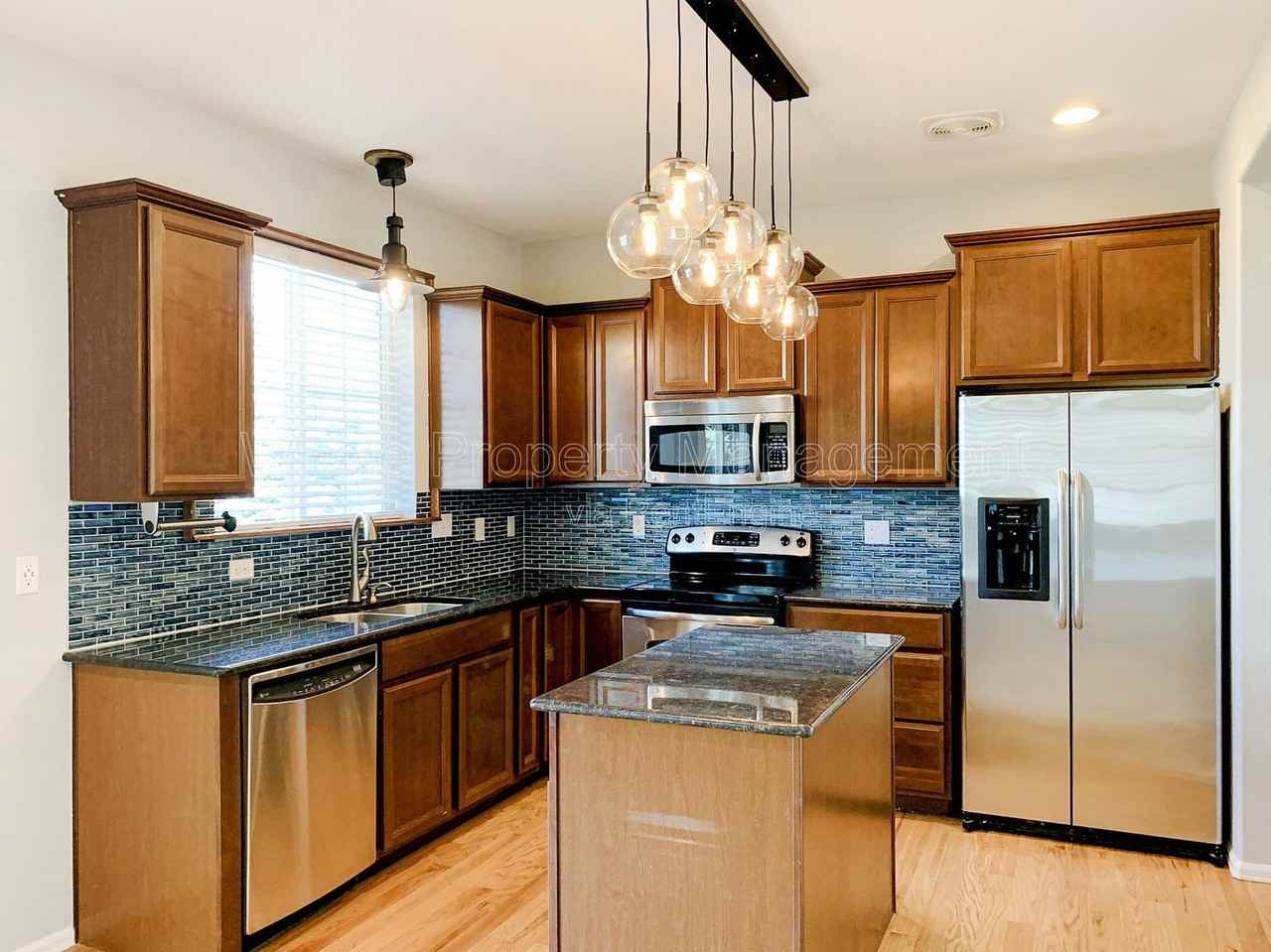 15450 Carob Cir - Photo 2 of 37