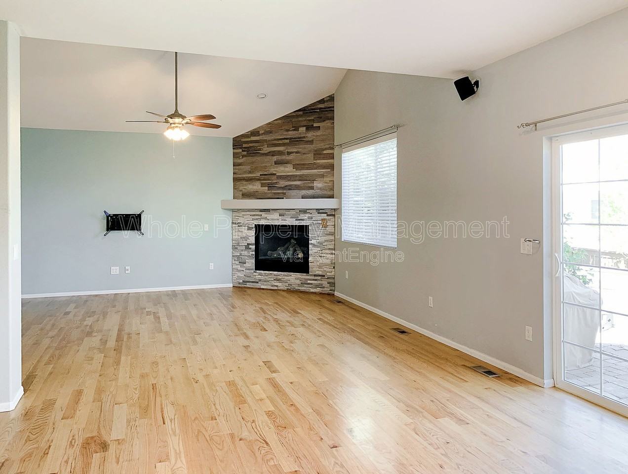 15450 Carob Cir - Photo 4 of 37