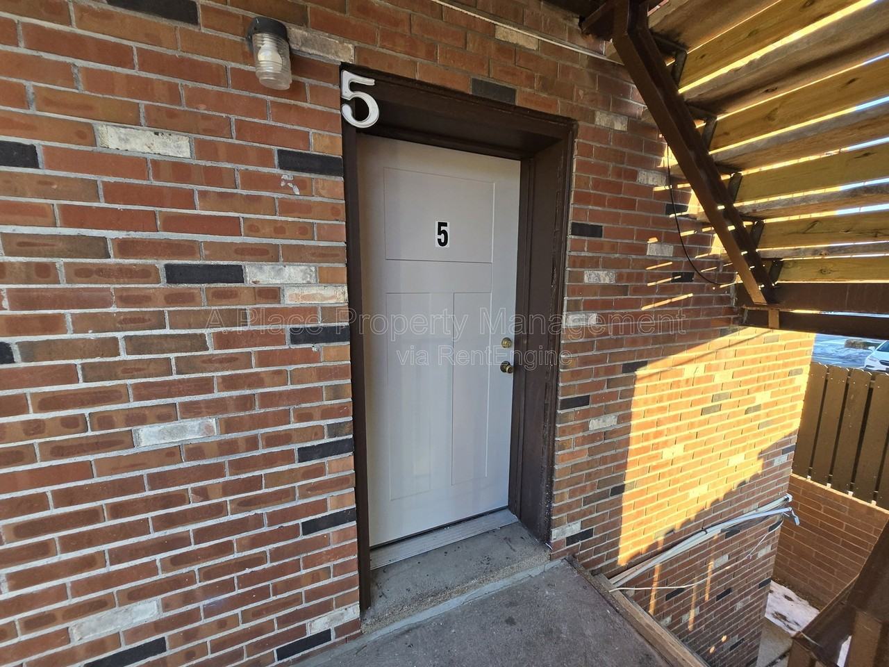 2625 S Big Bend Blvd - Photo 3 of 9