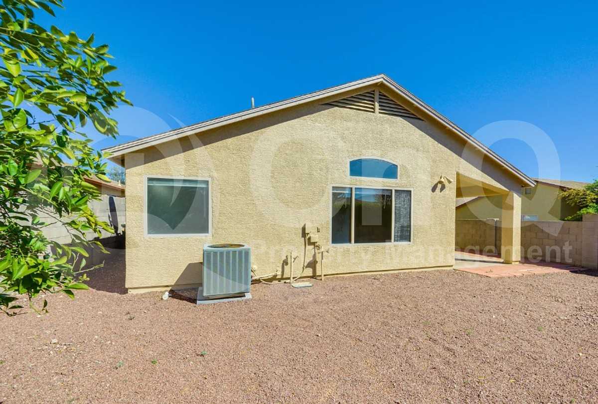 10452 E Pike St - Photo 3 of 4