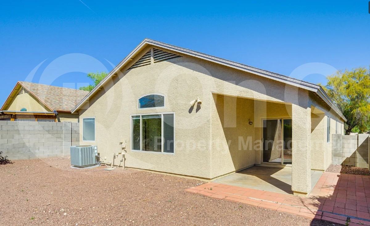 10452 E Pike St - Photo 4 of 4