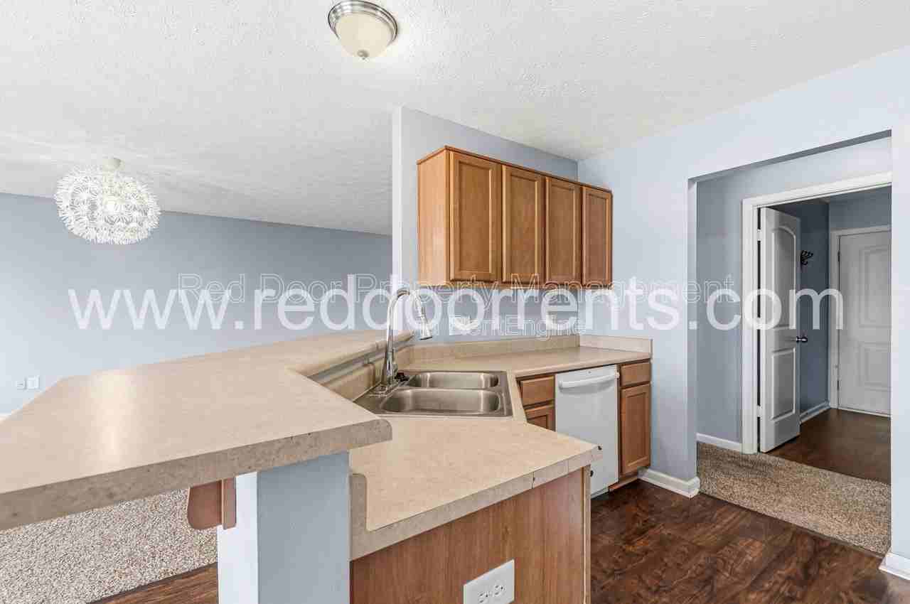 7217 Burlat Ln - Photo 4 of 27