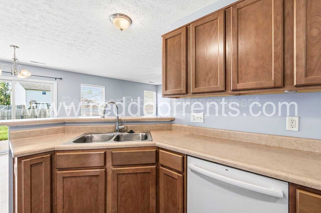 7217 Burlat Ln - Photo 5 of 27