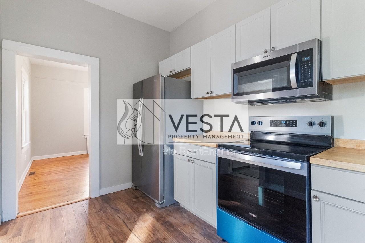 555 Baldwin Ave - Photo 6 of 30