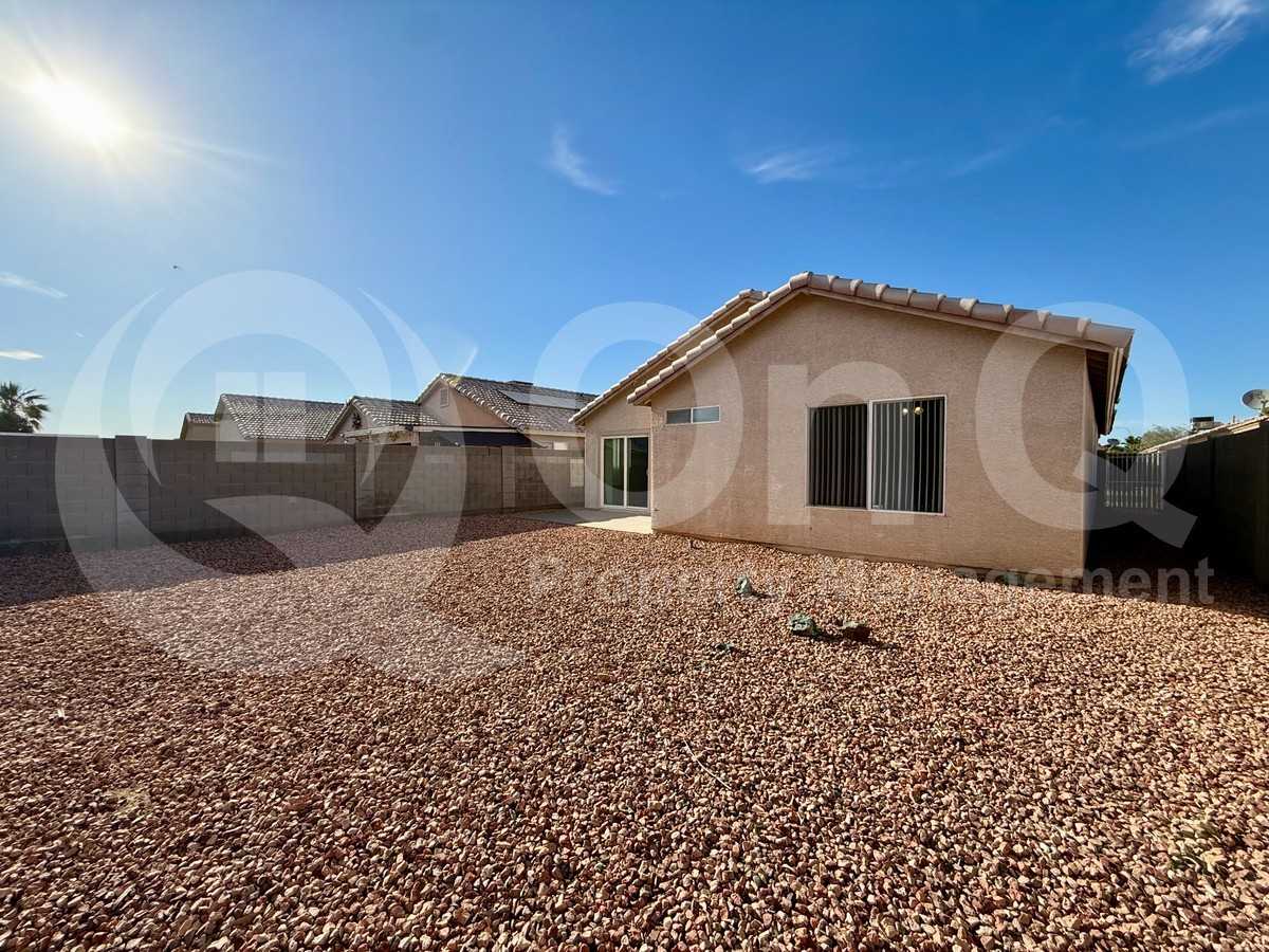 10423 W Reade Ave - Photo 3 of 22