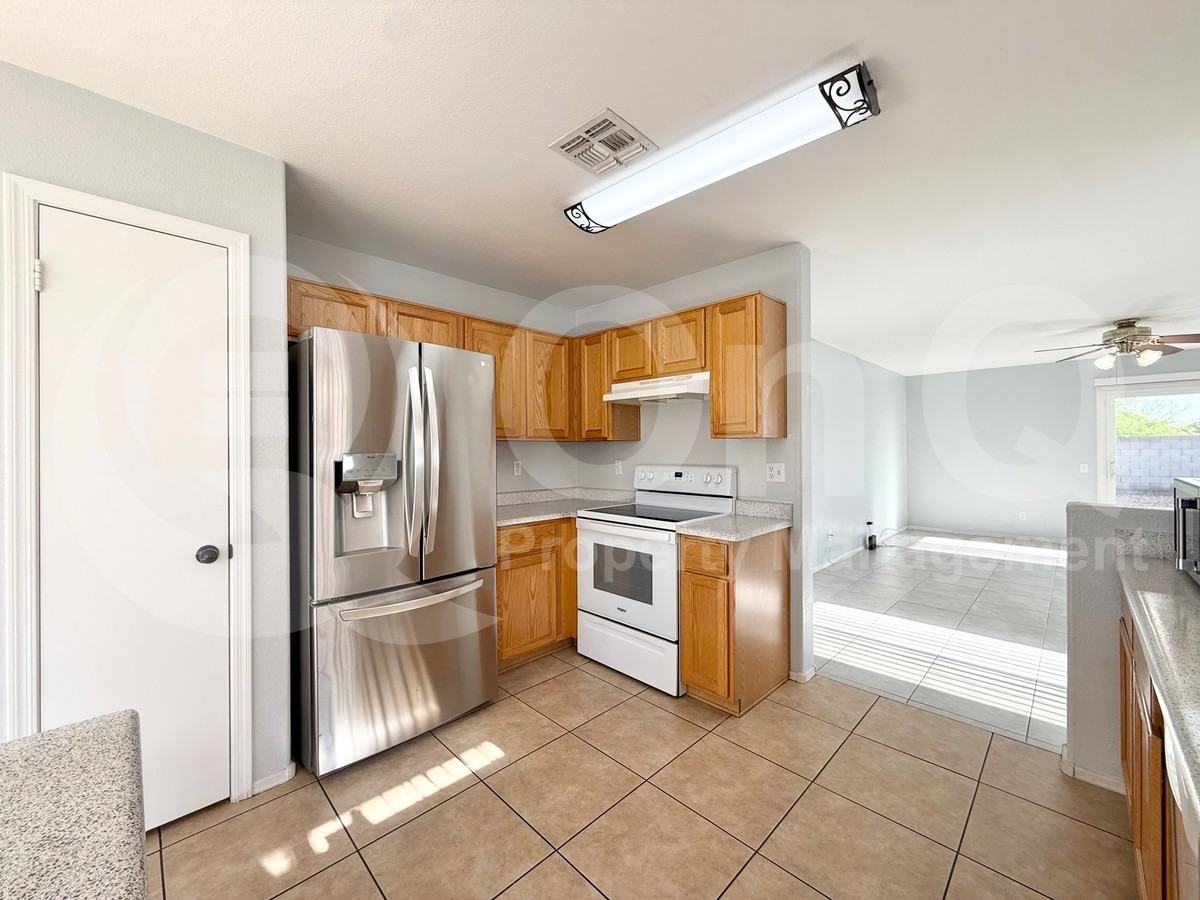 10423 W Reade Ave - Photo 7 of 22