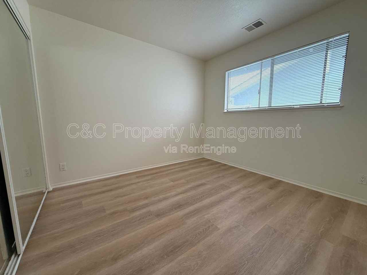 360 Prescott Ave #B - Photo 5 of 13