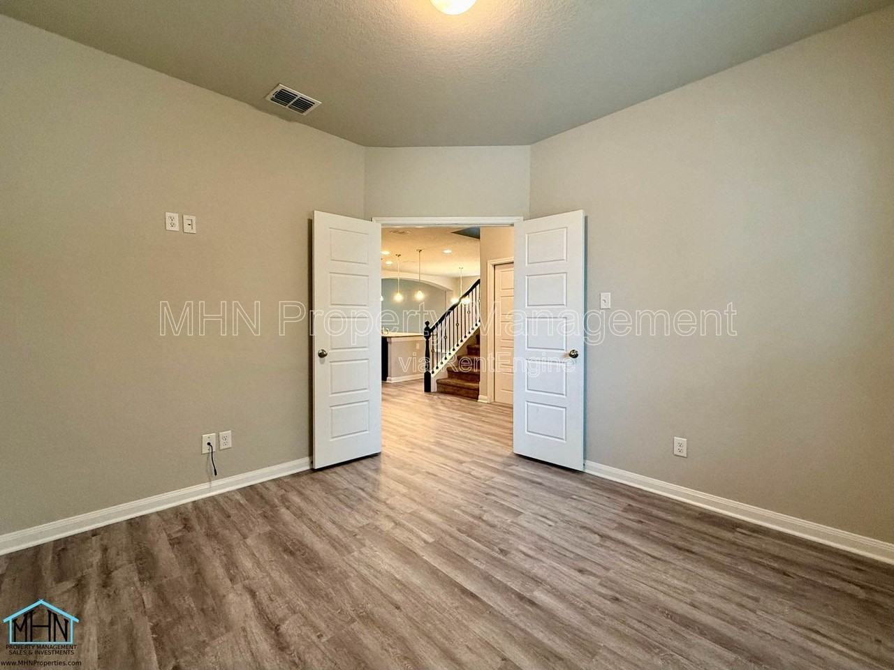 2046 Rhesus Vw - Photo 4 of 35