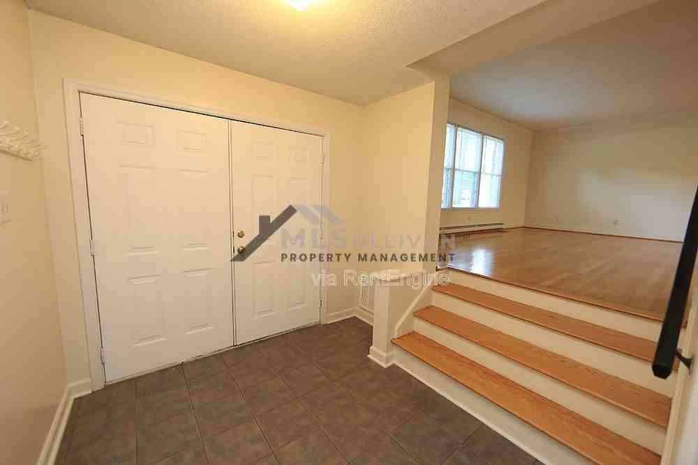 304 Cheryl Ave - Photo 3 of 20