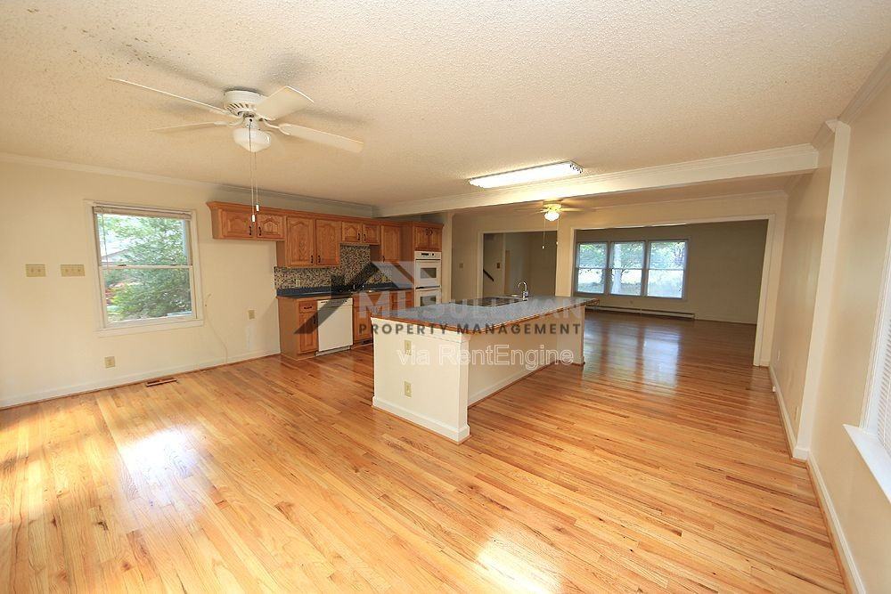 304 Cheryl Ave - Photo 7 of 20