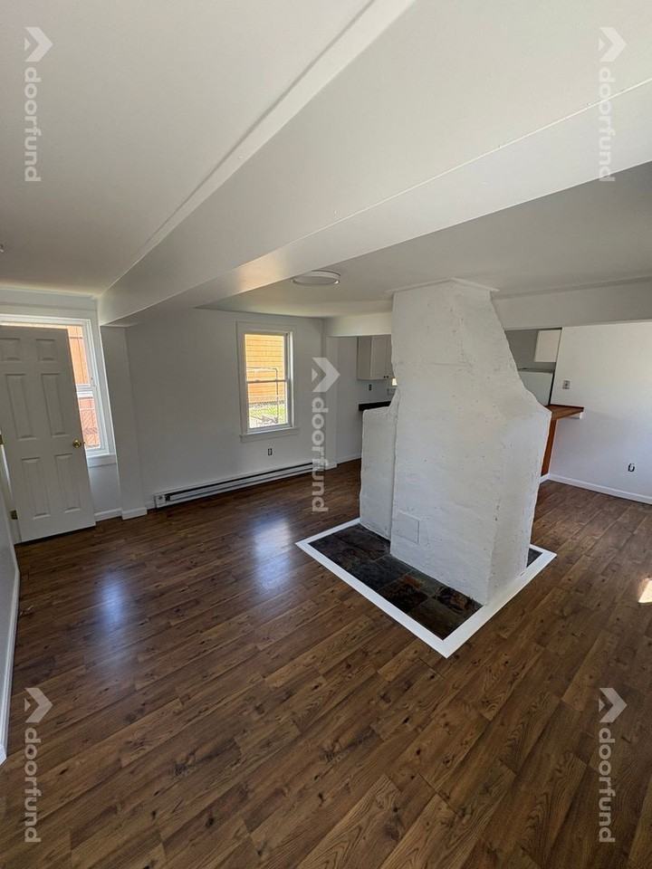 50 Summer St #1R - Photo 2 of 6