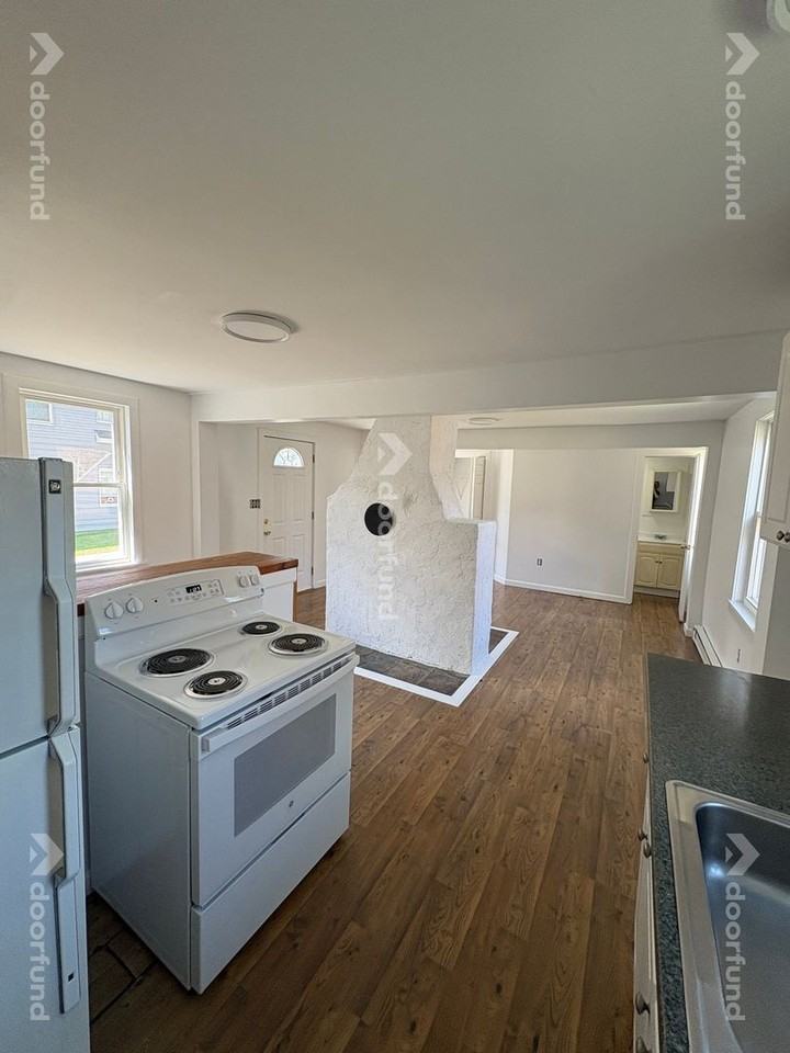 50 Summer St #1R - Photo 3 of 6