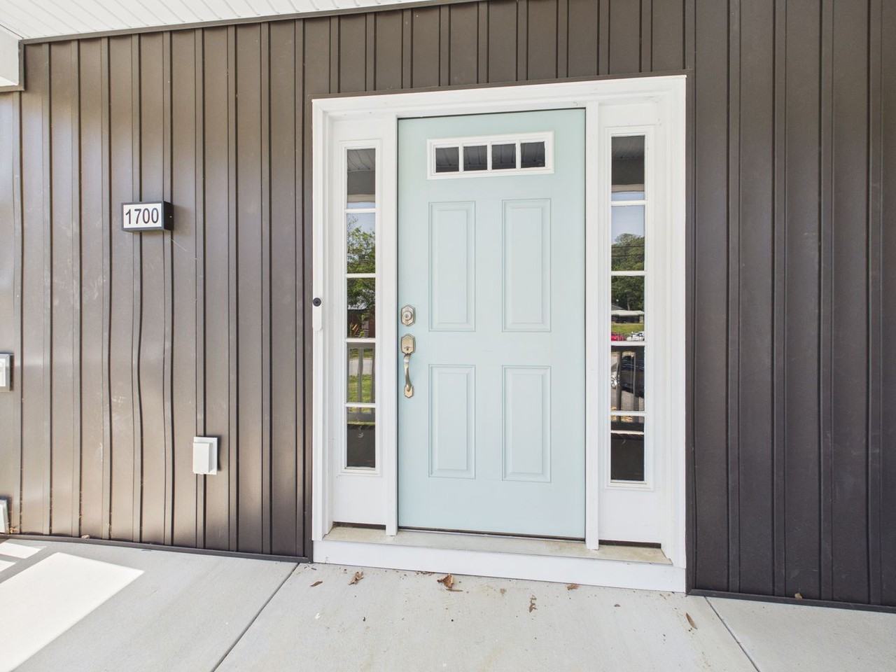 1700 Dinwiddie Ave - Photo 4 of 36