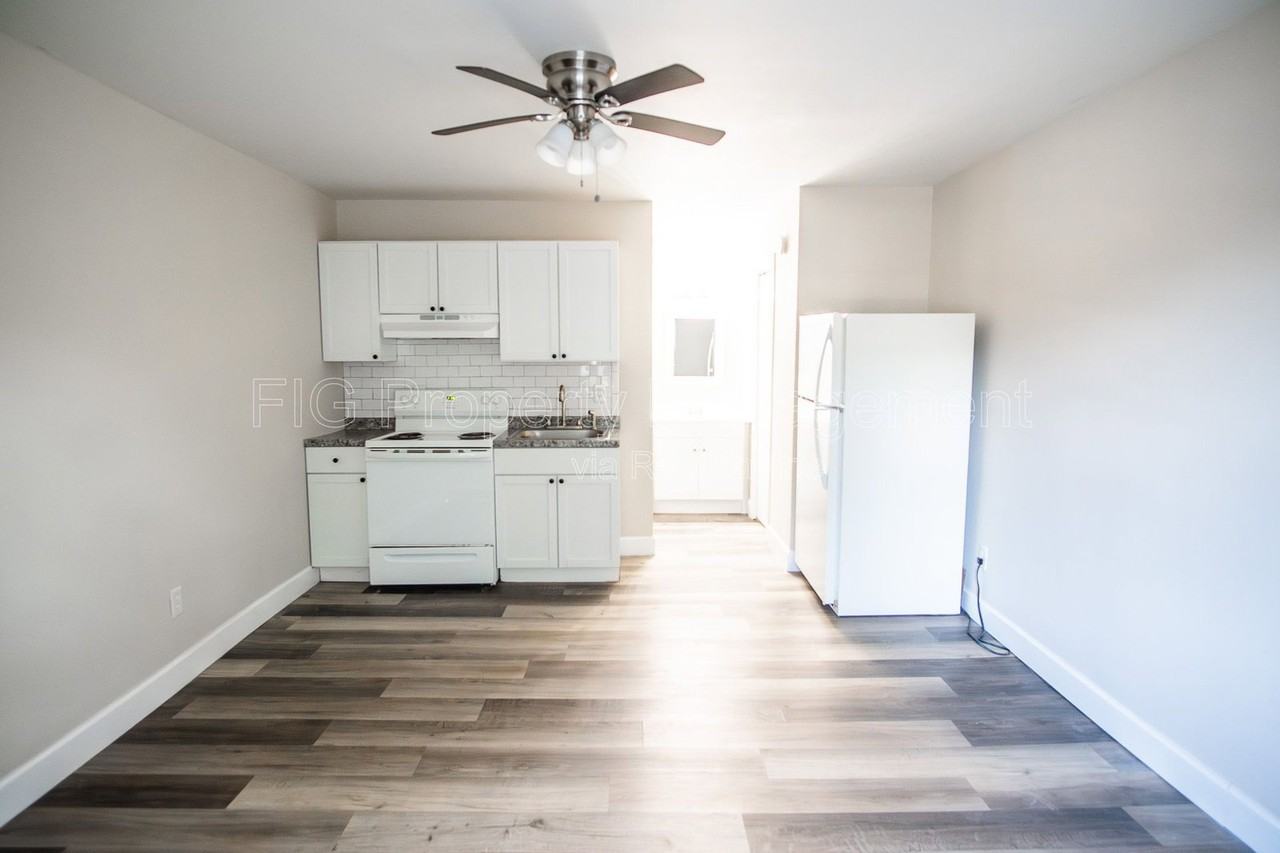 2311 Holbrook Dr #6 - Photo 3 of 7