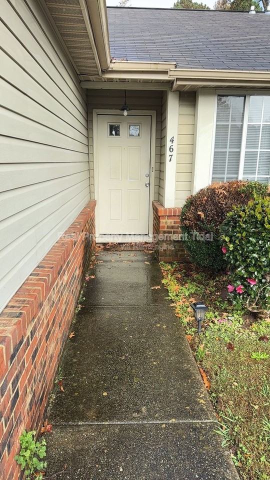 467 Springmont Ct - Photo 2 of 15