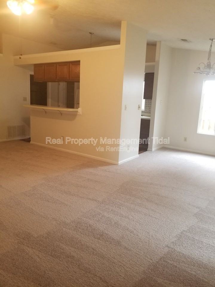 467 Springmont Ct - Photo 3 of 15