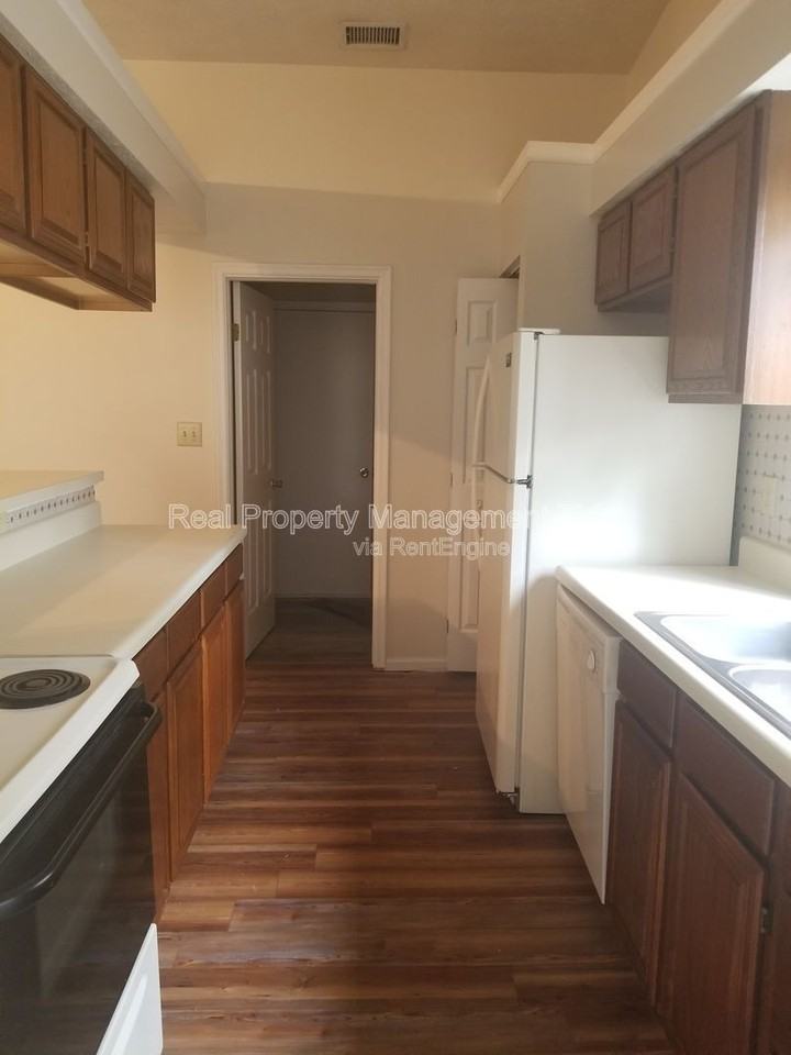 467 Springmont Ct - Photo 6 of 15