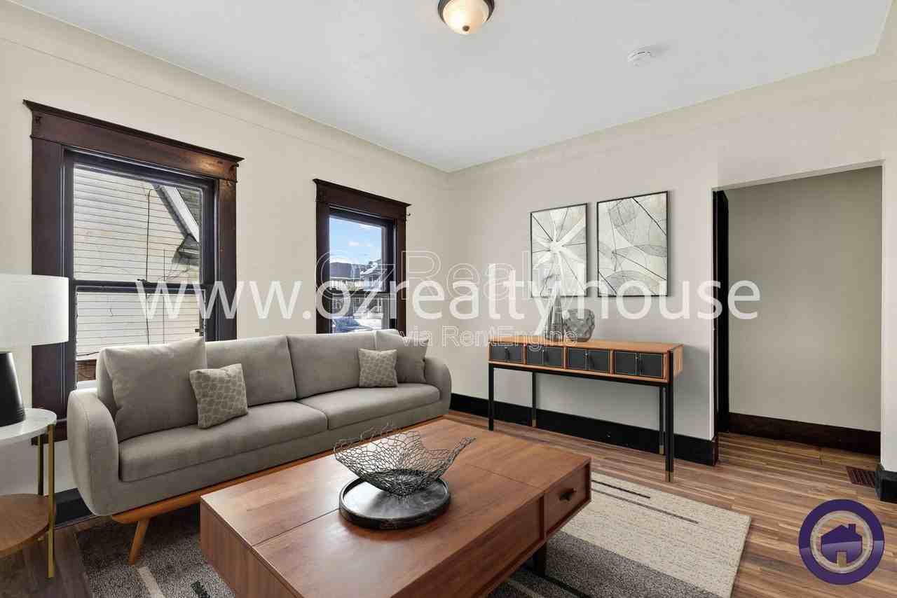 834 Oak St - Photo 2 of 18