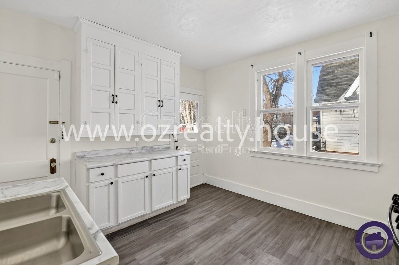 834 Oak St - Photo 5 of 18