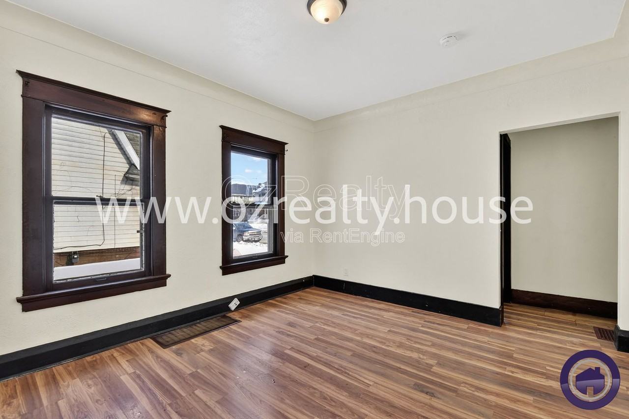 834 Oak St - Photo 6 of 18