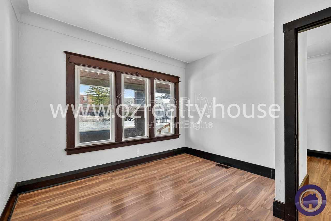 834 Oak St - Photo 7 of 18
