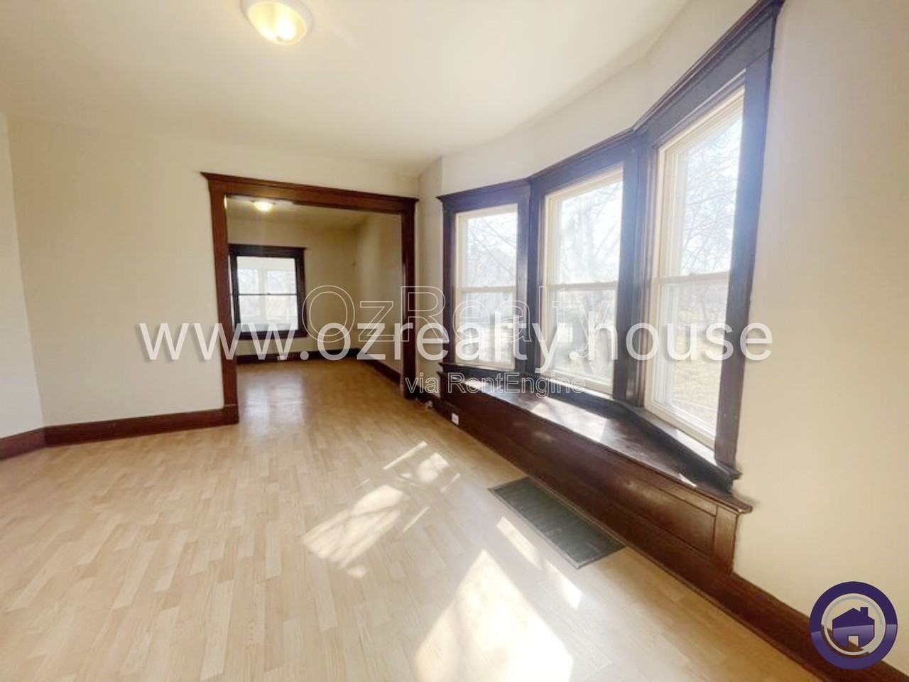 1031 N Michigan St - Photo 4 of 18