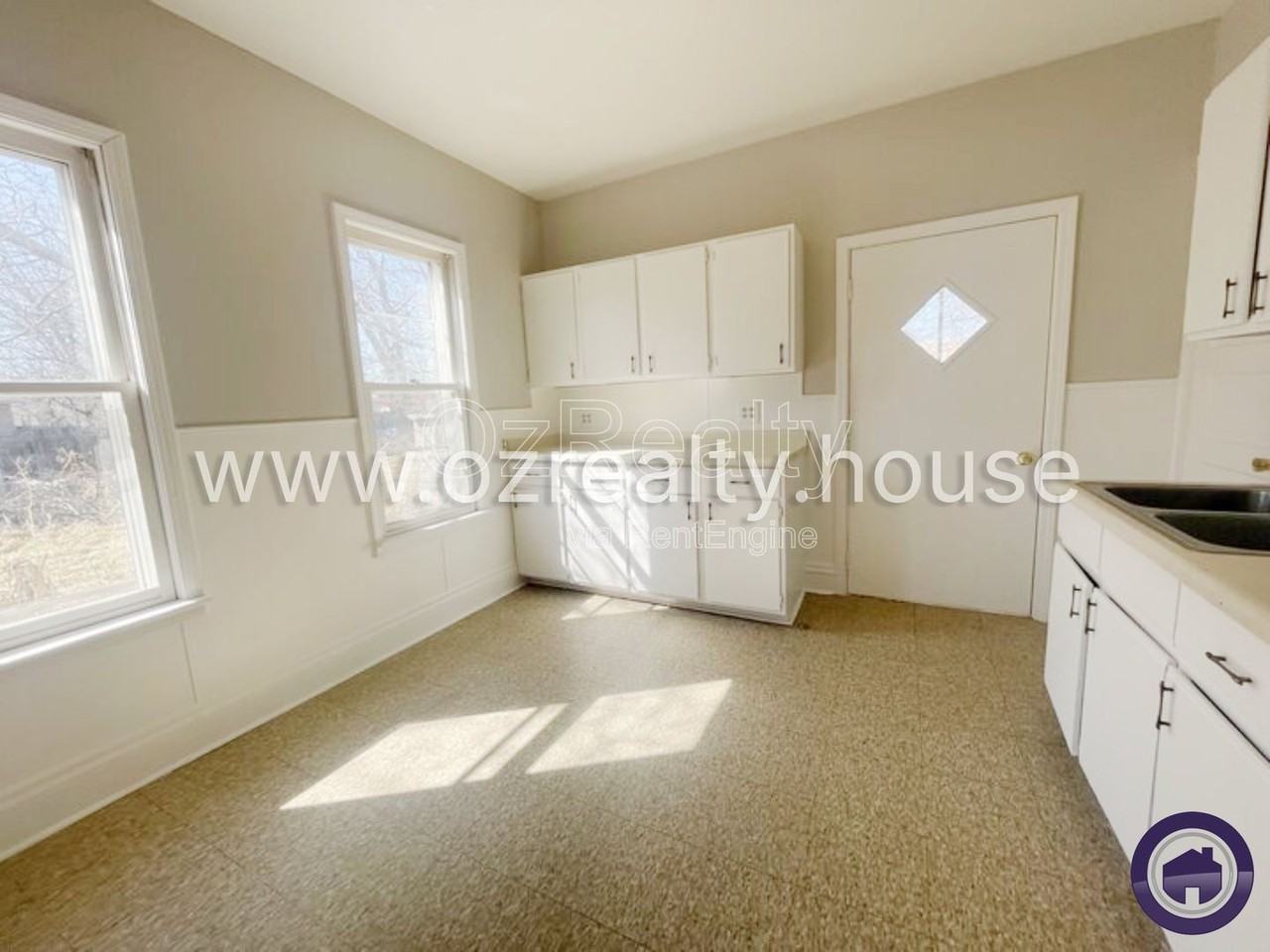 1031 N Michigan St - Photo 5 of 18