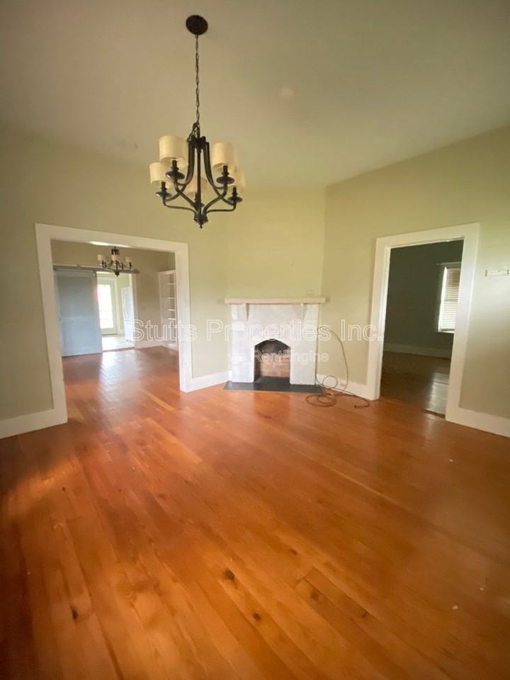 403 W Almon Ave - Photo 2 of 12