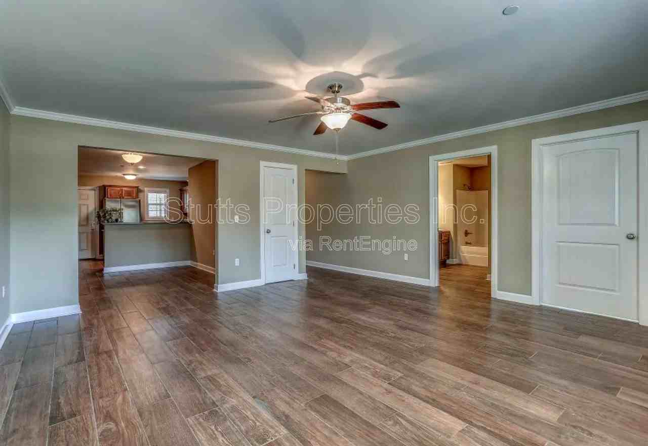 145 Bruin Pl #123 - Photo 3 of 11