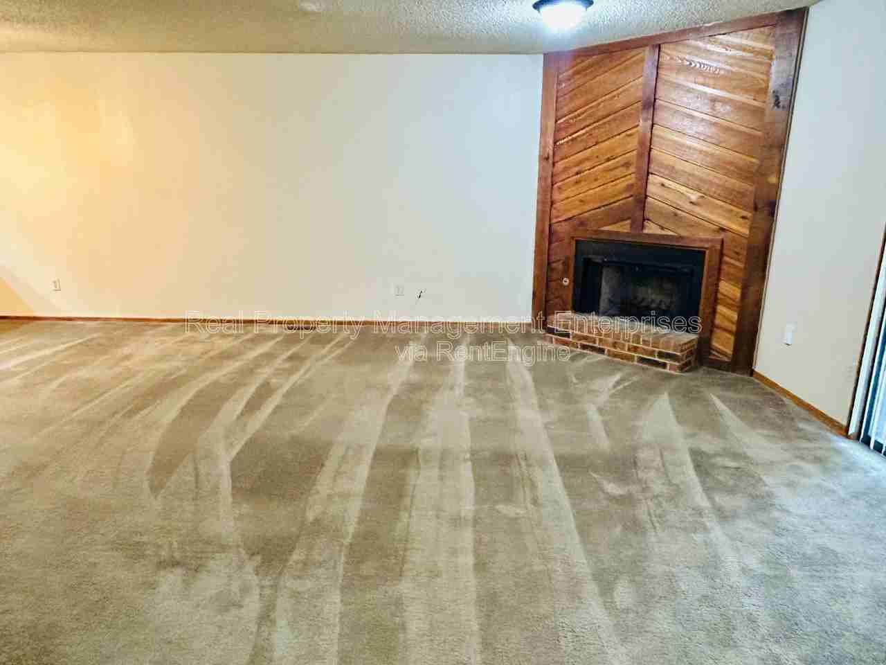 14011 Fairhill Ave - Photo 3 of 30