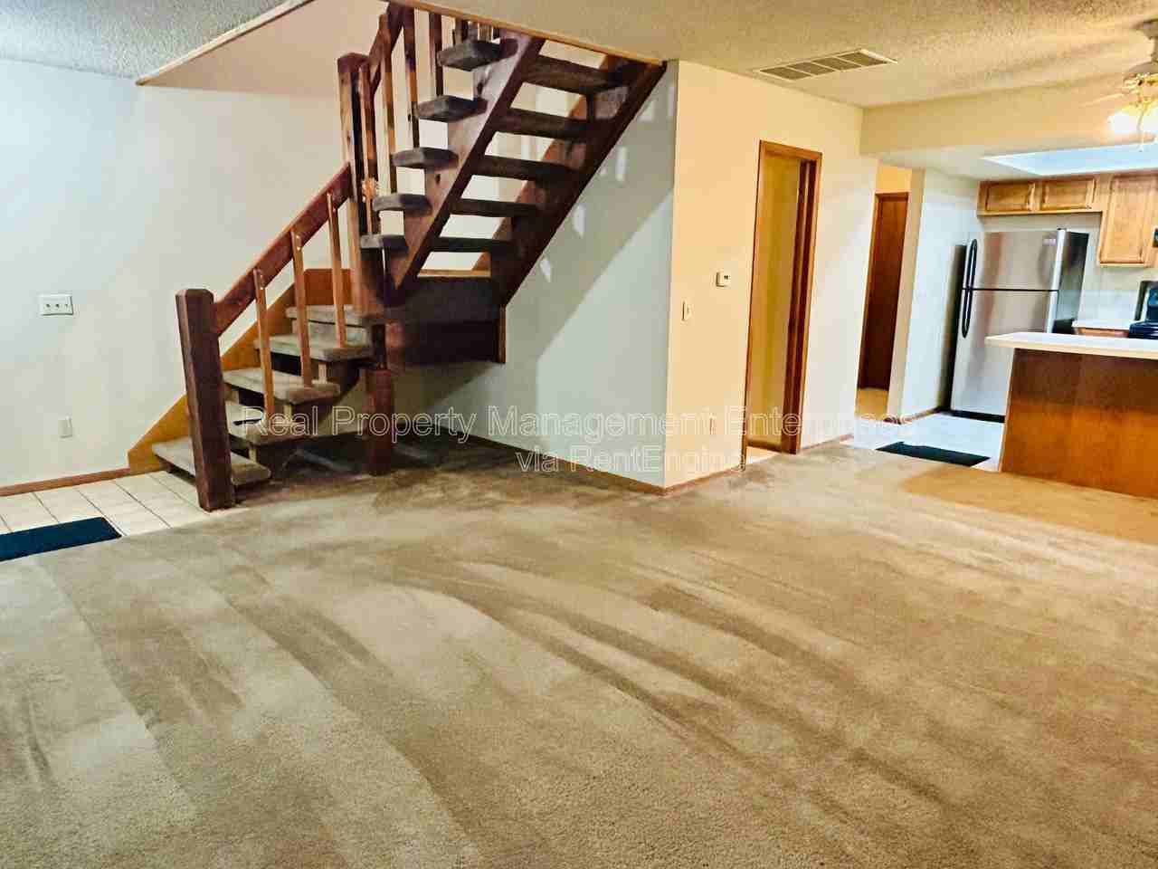 14011 Fairhill Ave - Photo 7 of 30