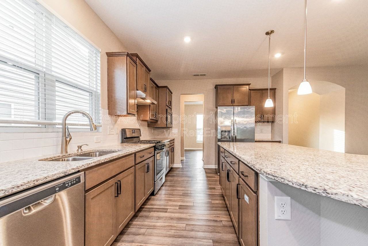 1242 Flyfish Ave - Photo 4 of 32