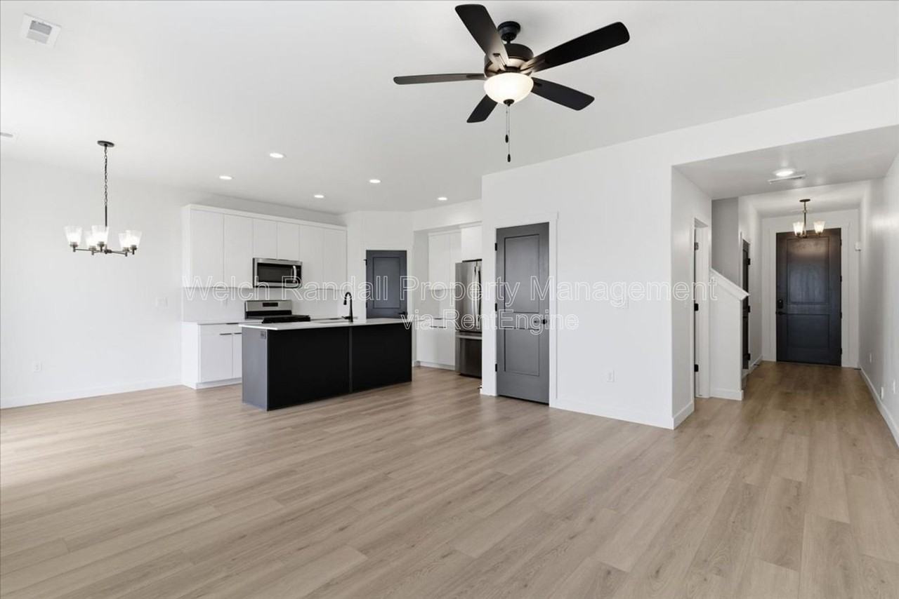 3668 S 4525 W - Photo 4 of 33