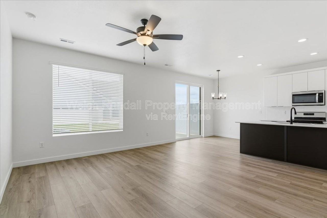 3668 S 4525 W - Photo 5 of 33