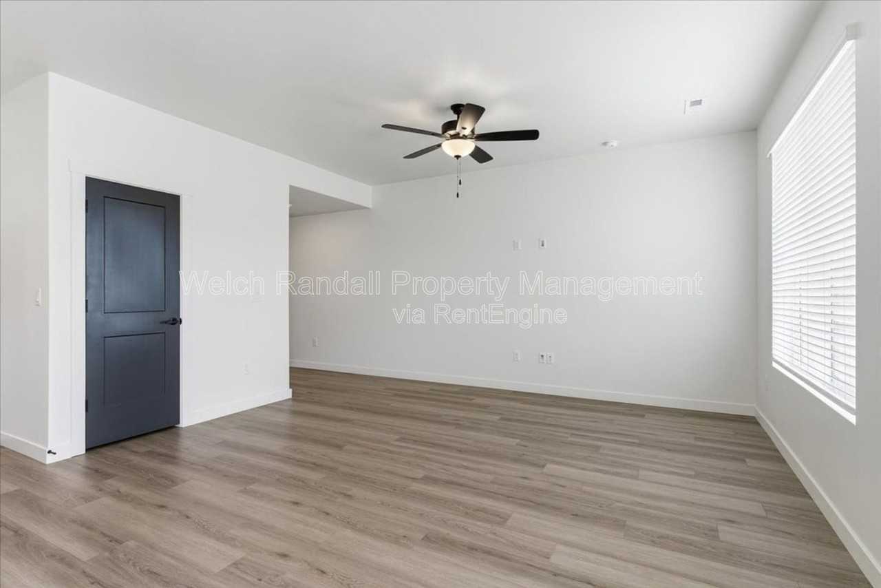 3668 S 4525 W - Photo 6 of 33