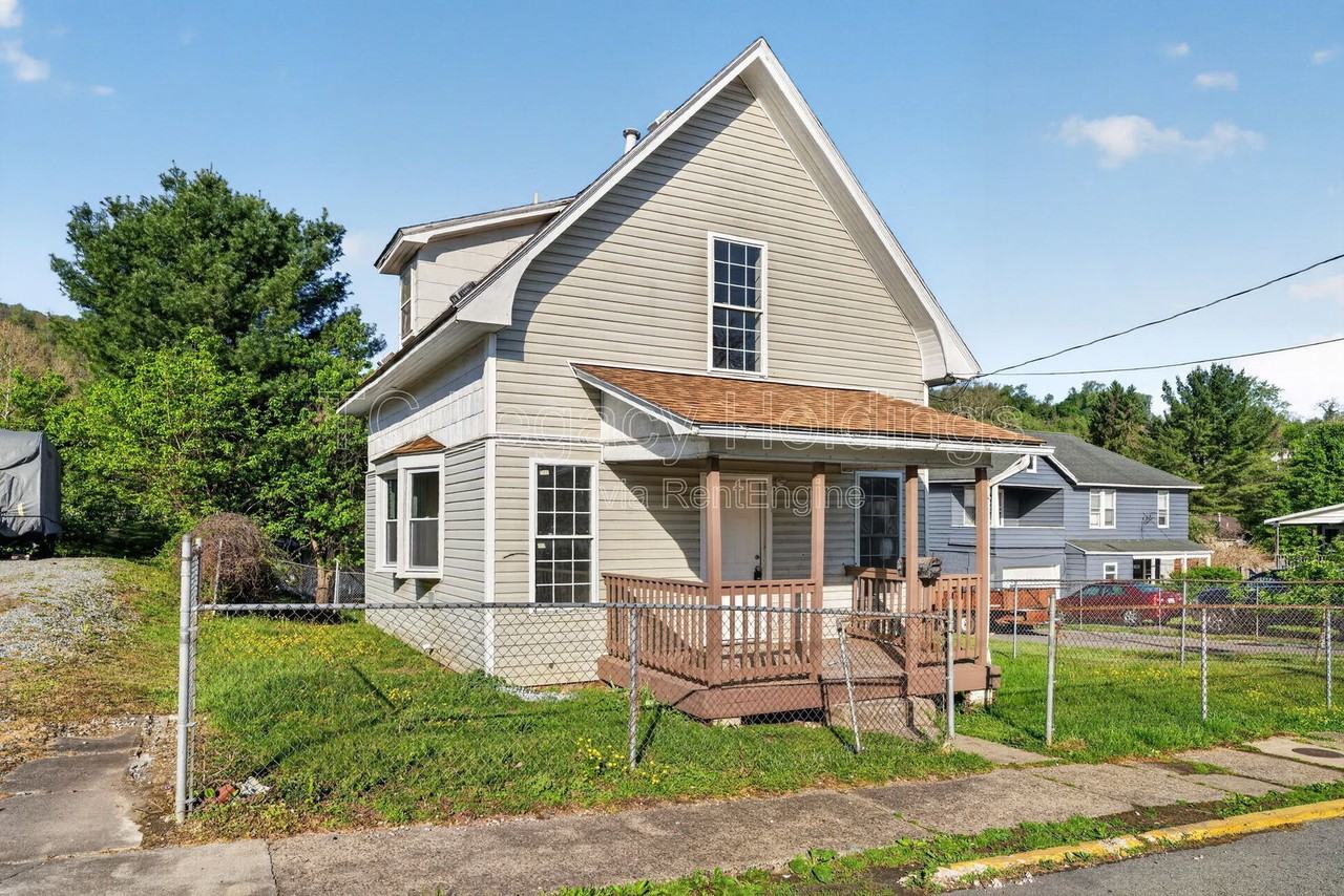 139 Martin St - Photo 3 of 31