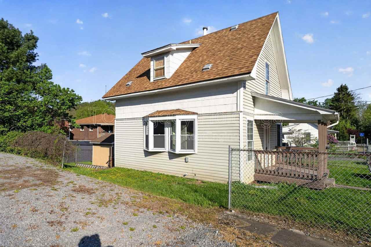 139 Martin St - Photo 4 of 31